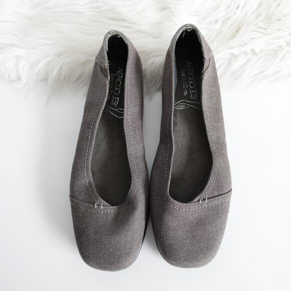 AEROSOLES Shoes - Vintage Aerosoles 90s Y2K Grey Square Toe Fabric Flats